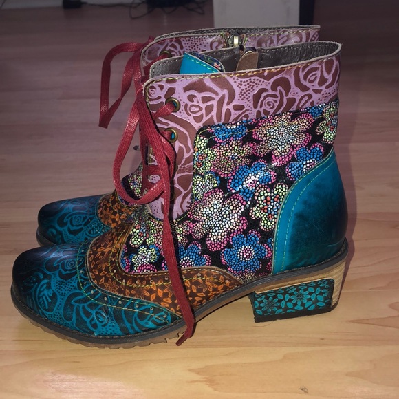 🌸🌹🌺FLORAL BOOTS💐🌼🌺 - Picture 2 of 3